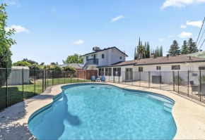 Homey Pool Fun Gameroom Sunnyside Retreat